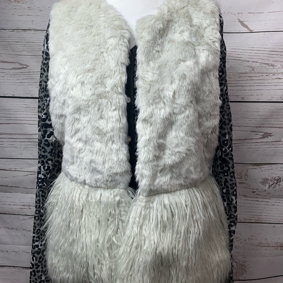 NWOT a.n.a Faux Fur Vest With Fringe Accents - Picture 3 of 7